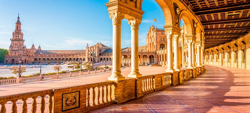 Visit the Plaza España in Seville