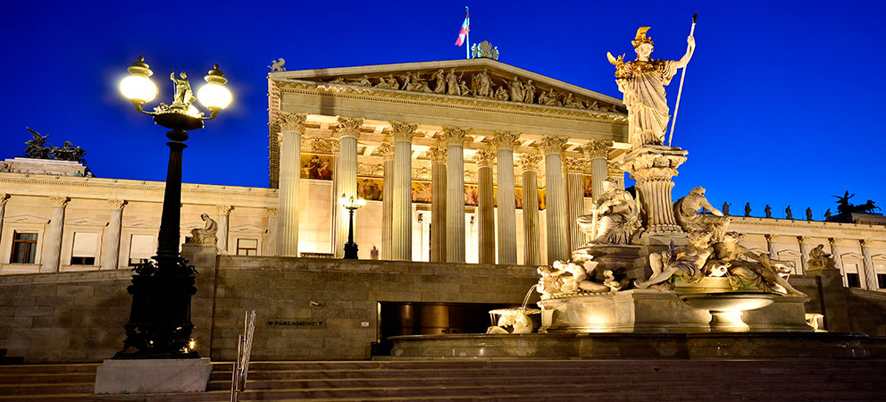 El Parlamento de noche